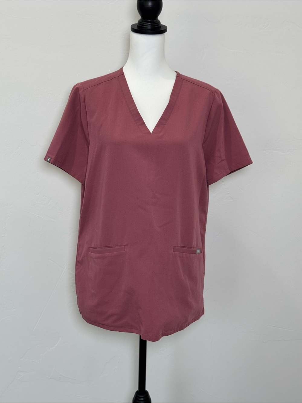 FIGS Casma Technical Collection V-Neck Scrub Top Mauve Womens Size Large